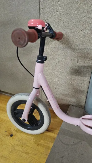 Bicicleta sin pedales rosa