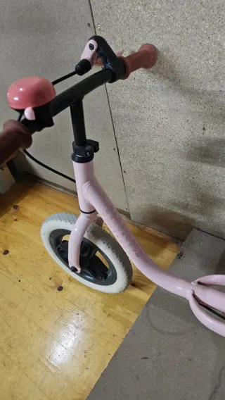 Bicicleta sin pedales rosa
