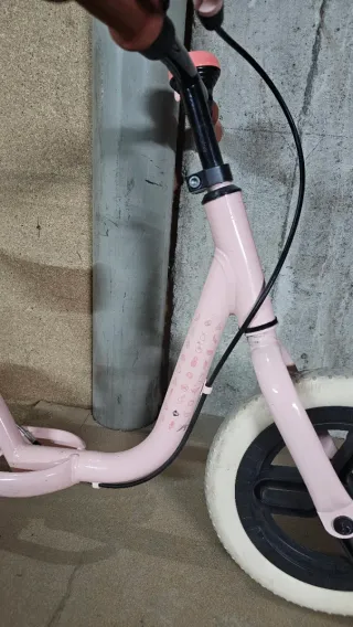 Bicicleta sin pedales rosa