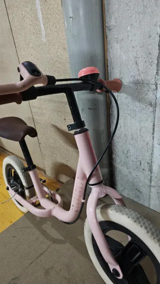 Bicicleta sin pedales rosa