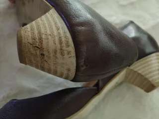 Zapatos abiertos de piel con lazo