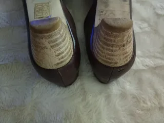 Zapatos abiertos de piel con lazo