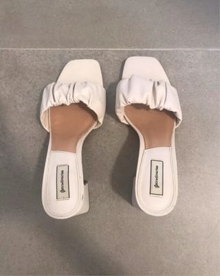 Sandalias blancas tacón