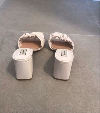 Sandalias blancas tacón