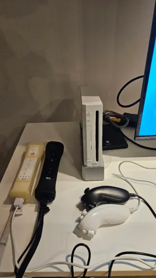 Nintendo Wii + Wii Sports Resort