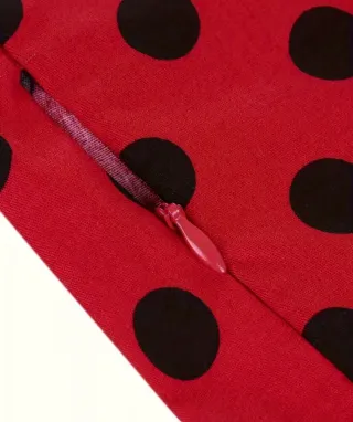 Vestido de lunares rojo y negro
