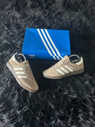 Zapatillas Adidas Spezial Beige y Blanco