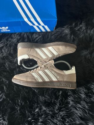 Zapatillas Adidas Spezial Beige y Blanco