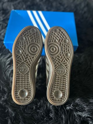 Zapatillas Adidas Spezial Beige y Blanco