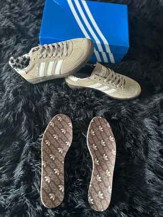 Zapatillas Adidas Spezial Beige y Blanco