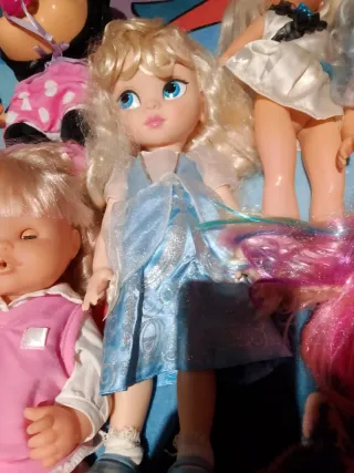 Lote de muñecas variadas