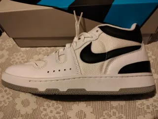 Zapatillas Nike Attack,Blancas y Negras