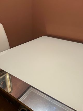 Mesa de cristal con 4 sillas