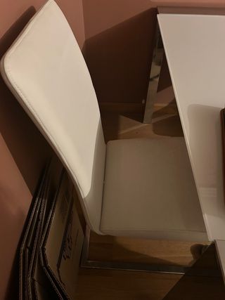 Mesa de cristal con 4 sillas