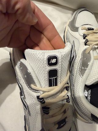 New Balance 204L Plata y Blanco