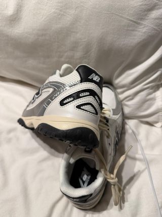 New Balance 204L Plata y Blanco