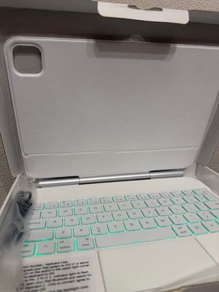 Custodia con tastiera retroilluminata per iPad 11 Pro