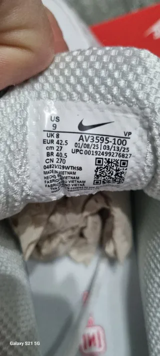 Nike Shox Deportivas Blancas y Plateadas