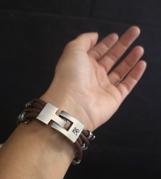 Pulsera Uno de 50 cuero nudos plata