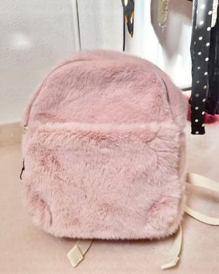Mochila pelo rosa stradivarius nueva