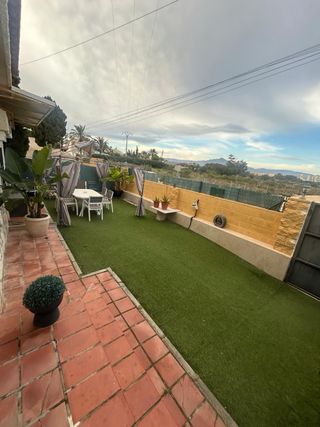 Se alquila por semanas/meses casa en la Playa