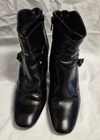 Botines negros de piel