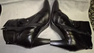 Botines negros de piel