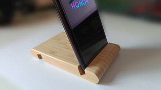 Supporto in legno per smartphone