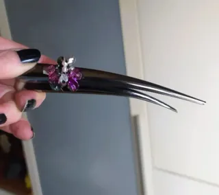 Pinza pelo con abalorios morados y plateados