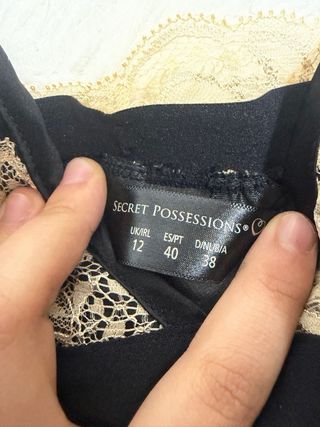 Camisón de encaje negro y beige