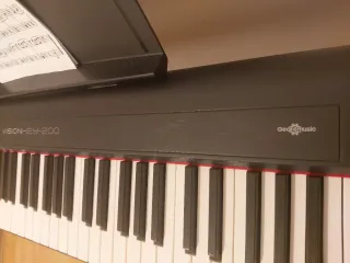 Piano digital con poco uso
