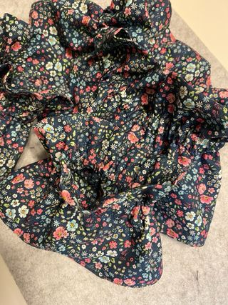 Cuello y puños falsos florales