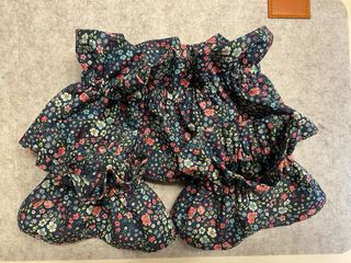 Cuello y puños falsos florales