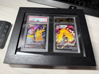 Pack 2 cartas Pikachu con Red Gradeadas con marco