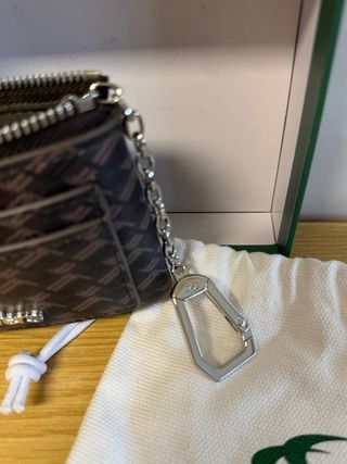 Cartera Scuffers Monograma Marrón con Llavero