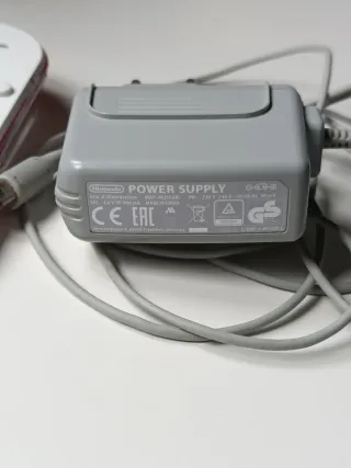 Nintendo 2DS Crimson Red - Estado Coleção (64GB)