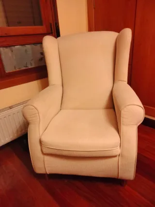 Sillón orejero beige tela
