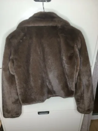 Abrigo efecto pelo Zara