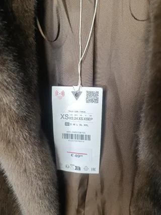 Abrigo efecto pelo Zara