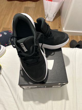 Zapatillas Under Armour Negras Talla 38 Nuevas