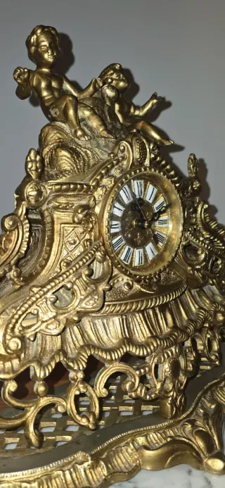 Reloj de sobremesa antiguo de bronce, funciona