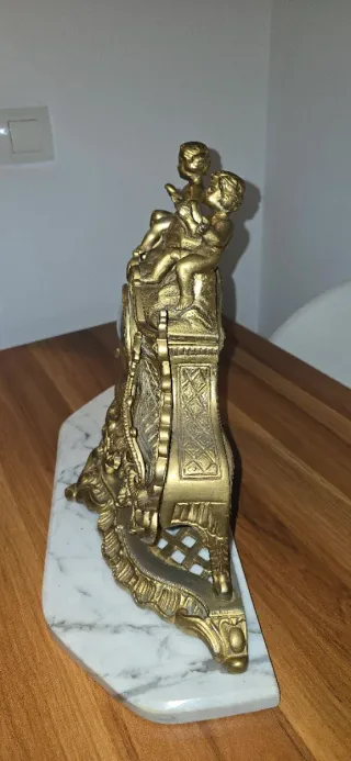 Reloj de sobremesa antiguo de bronce, funciona