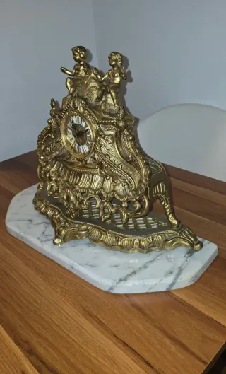 Reloj de sobremesa antiguo de bronce, funciona