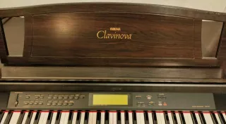 Yamaha Clavinova CLP-611 Piano Digital