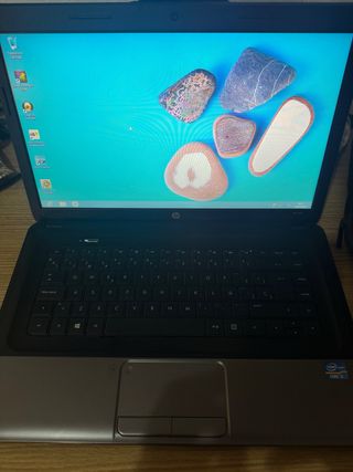 Se vende portátil HP negro