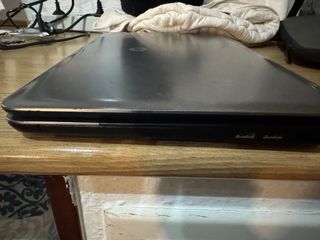 Se vende portátil HP negro
