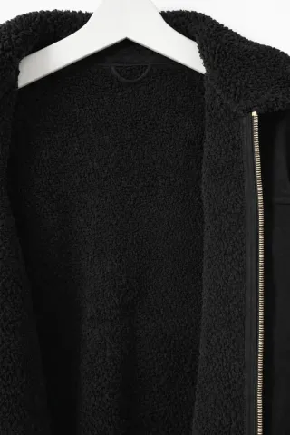 Chaqueta Zara Negra con Borrego