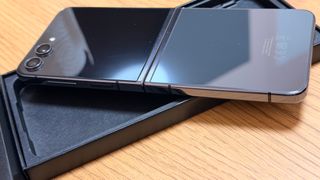 Samsung Galaxy Z Flip5 512GB Grafito