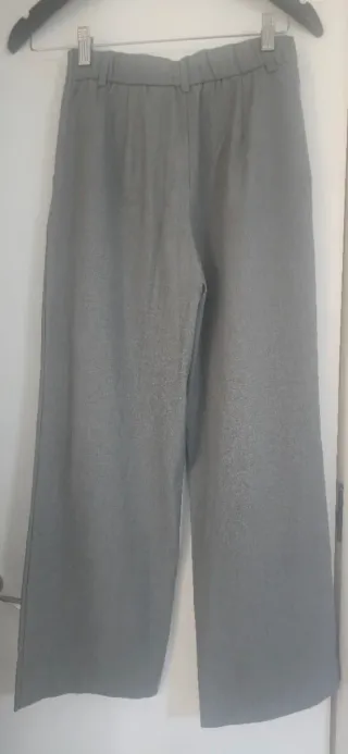 Pantalón Stradivarius Gris