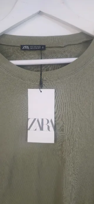 Camiseta básica Zara verde oliva